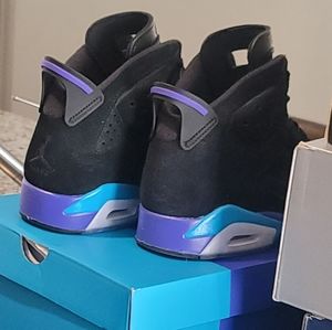 Retro 6 Aqua 10.5 Still fresh worn 1 time...